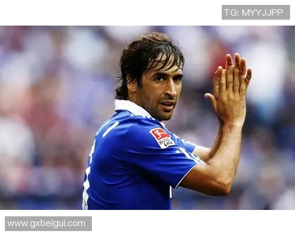 足球明星华丽瞬间高清图片展现他们的风采与魅力