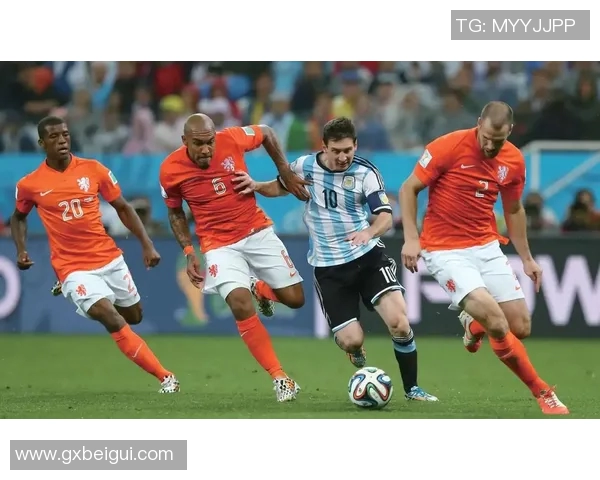 足球巨星梅西与队友们欢聚一堂的精彩瞬间大合照回顾 足球巨星梅西与队友们欢聚一堂的精彩瞬间大合照回顾