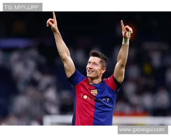 足球明星壁纸莱万的精彩瞬间与个人魅力尽在此处分享 足球明星壁纸莱万的精彩瞬间与个人魅力尽在此处分享